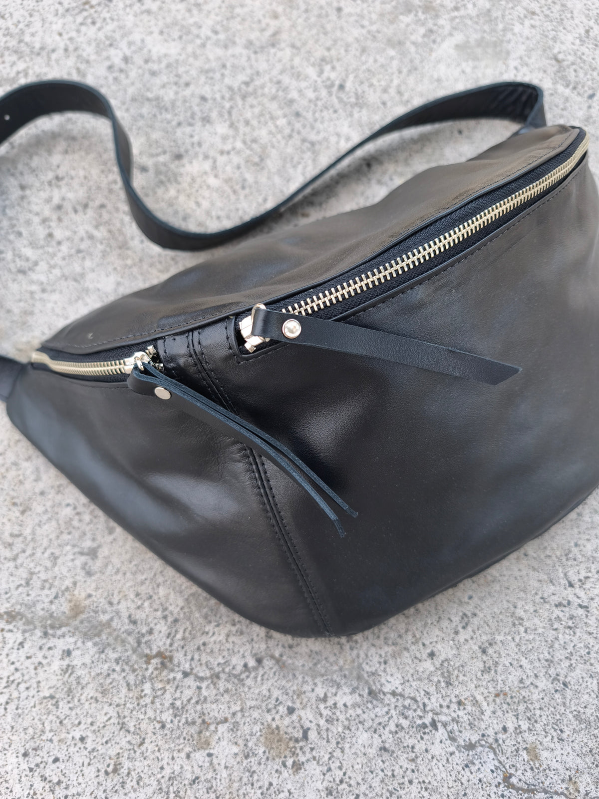 Marion Banana Bag 100% Black Leather